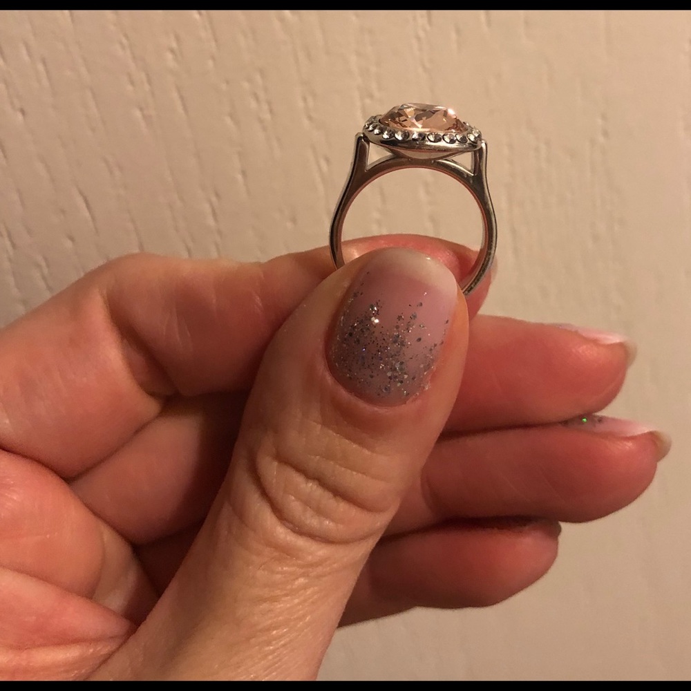 Women’s silver fashion ring